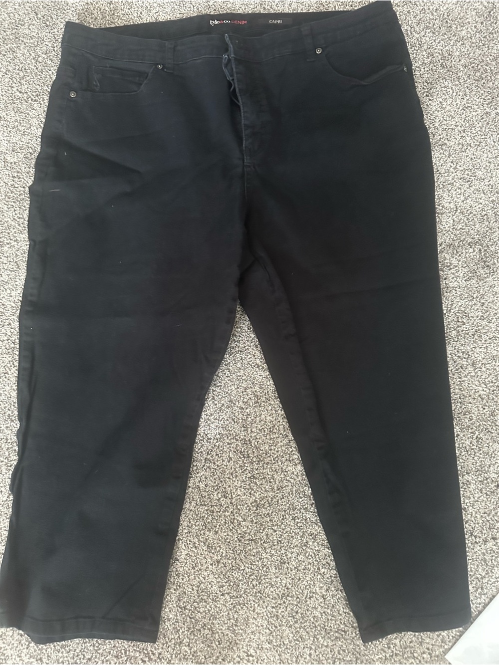 Style & Co. Black Capri Pants